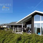 Дом отдыха Schwarzes Holzferienhaus Mit Sauna -- Feldrain -- An Der Ostsee, Bei Wismar, 4-6 Personen Циров