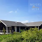 Schwarzes Holzferienhaus Mit Sauna -- Feldrain -- An Der Ostsee, Bei Wismar, 4-6 Personen Дом отдыха