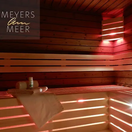 Schwarzes Holzferienhaus Mit Sauna -- Feldrain -- An Der Ostsee, Bei Wismar, 4-6 Personen Feriehus