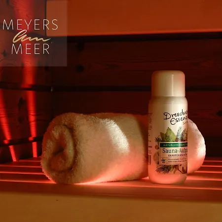 Schwarzes Holzferienhaus Mit Sauna -- Feldrain -- An Der Ostsee, Bei Wismar, 4-6 Personen Ferienhaus *