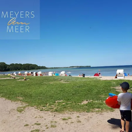 Schwarzes Holzferienhaus Mit Sauna -- Feldrain -- An Der Ostsee, Bei Wismar, 4-6 Personen 度假居