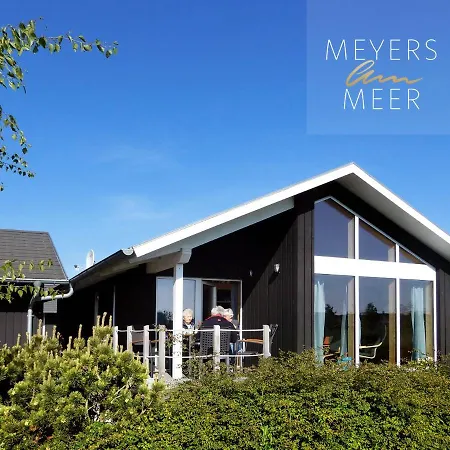 Schwarzes Holzferienhaus Mit Sauna -- Feldrain -- An Der Ostsee, Bei Wismar, 4-6 Personen *