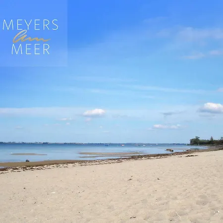 Schwarzes Holzferienhaus Mit Sauna -- Feldrain -- An Der Ostsee, Bei Wismar, 4-6 Personen Ferienhaus Zierow