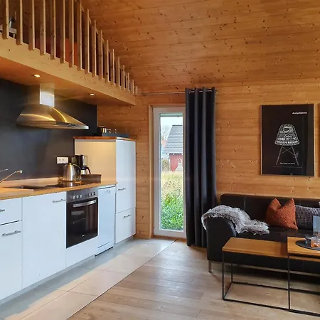 Schwarzes Holzferienhaus Mit Sauna -- Feldrain -- An Der Ostsee, Bei Wismar, 4-6 Personen * Zierow