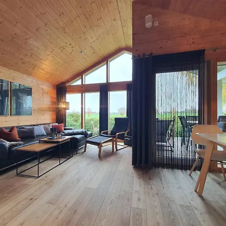 Schwarzes Holzferienhaus Mit Sauna -- Feldrain -- An Der Ostsee, Bei Wismar, 4-6 Personen